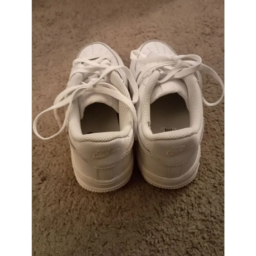 Nike Air Force 1 Low White Sneakers Grade School Size 1.5 NEW NO BOX